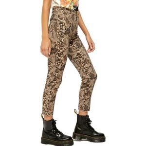 FREE PEOPLE Jeans, WE THE FREE SNAKESKIN ANIMAL PRINT JEGGINGS Skinny Jeans new